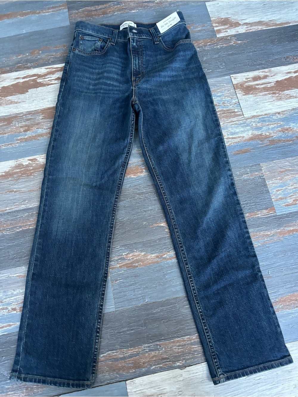 NWT Abercrombie & Fitch Women's Ultra High Rise The 90’s straight size 27/4R